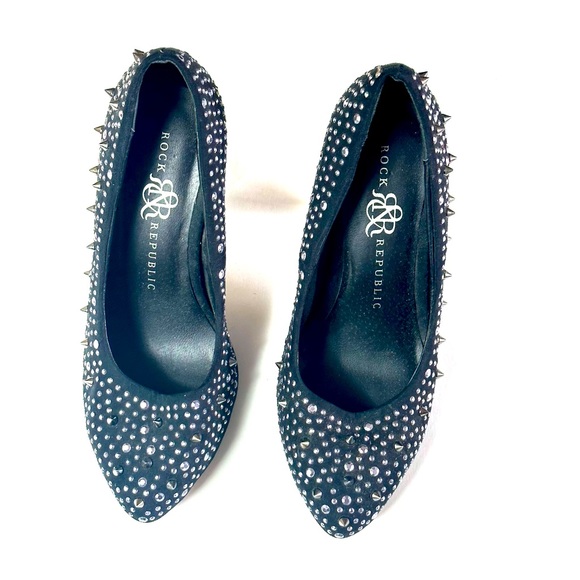 Rock & Republic Shoes - ROCK & REPUBLIC Black Studden Heels 7.5